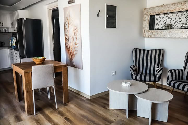 The Oasis Pool Suite (100)